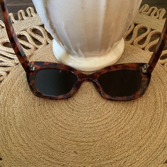 Ryan Simkhai Tortoise Shell Cat Eye Polarized Sunglasses - Picture 8 of 8